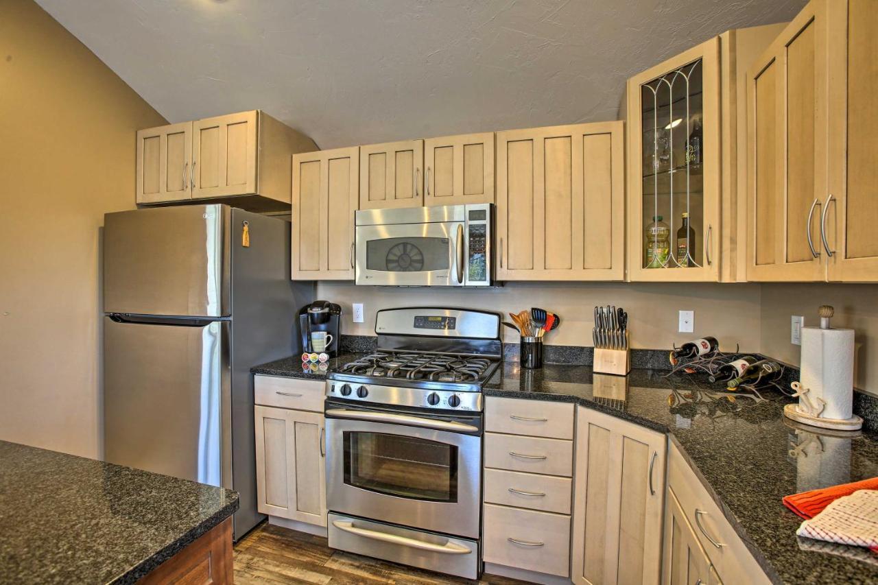 Cozy And Urban Ludington Apt About 1 Mi To Lake Michigan ภายนอก รูปภาพ